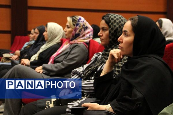 برگزاری جلسه انتخاب انجمن اولیاء و مربیان در سالن سجادیه بهارستان دو