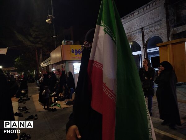 خیابان امام خمینی شهرستان نیشابور باز هم اجتماعات شبانه مردم این شهر را در برمی‌گیرد