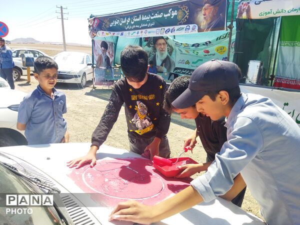 خدمت به زائران آقای شهید ایران، جلوه ای از عشق و ایثار