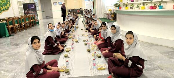 برپایی ضیافت افطاری در دبستان نورالهدی