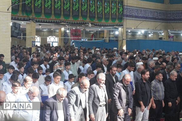 نمازجمعه؛ جلوه‌ای از وحدت و همبستگی دانش‌آموزان در هفته بسیج دانش‌آموزی