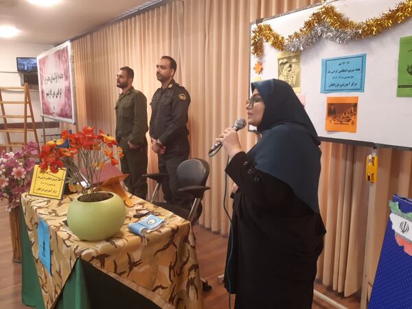 گرامیداشت هفته نیروی انتظامی در دبیرستان فرزانگان قائمشهر