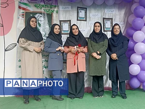 مراسم گرامیداشت مقام معلم دردبیرستان دخترانه امام حسین(ع) مشهد