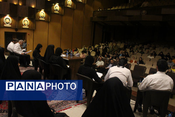 کارگاه نمایشنامه خوانی و نقد فیلم دفاع مقدس در قم