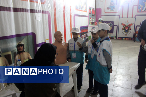 رقابت گروه‌های منتخب مدارس پسرانه استان قم در نخستین جشنواره سفیران سلامت 