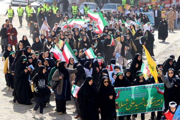راهپیمایی روز دانش‌آموز در محمدشهر کرج 