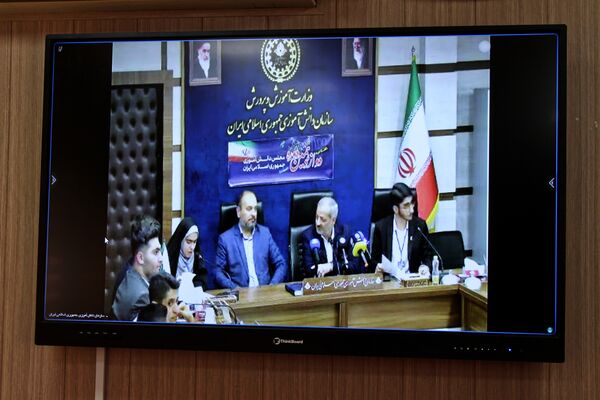 افتتاحیه وبیناری مجلس دانش آموزی جمهوری اسلامی ایران در زنجان 