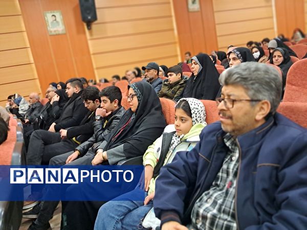 آیین تجلیل از رتبه‌برترهای کنکور ۱۴۰۳ اداره آموزش و پرورش ناحیه یک زنجان