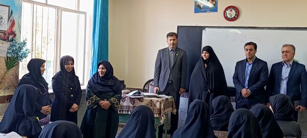 بازدید مدیرکل امور شاهد وزارت آموزش و پرورش از دبیرستان شاهد زینبه