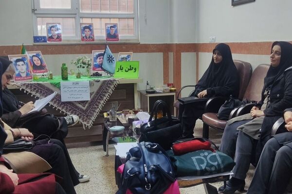  آیین وطن‌یار در مدرسه فرزانگان1 اسلامشهر باحضور خانواده شهید شاکری 