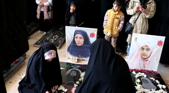 گلباران مزار شهدای جنگ رمضان در چهلمین روز درگذشت «امام شهید انقلاب» در زنجان