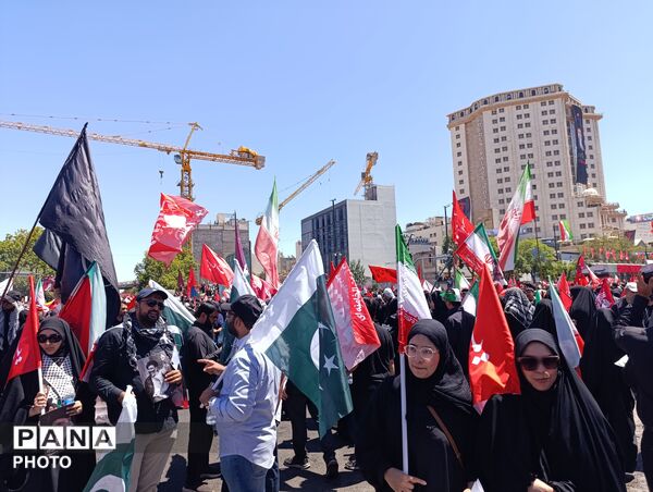 سیل فرا تصور زائران در روز تشییع پیکر رهبر شهید امت اسلامی
