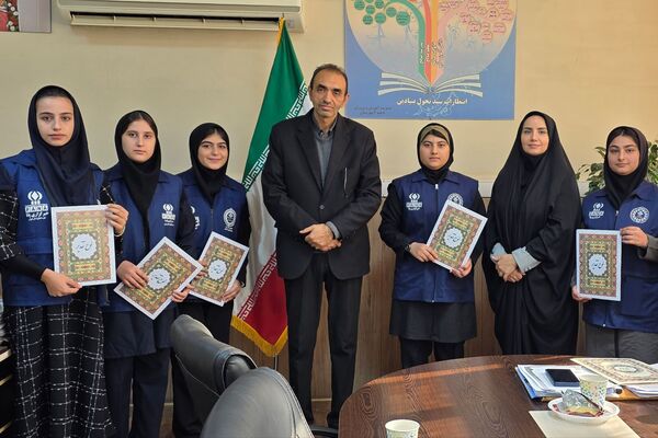 تقدیر از دانش آموز خبرنگاران فعال پانا بهارستان دو