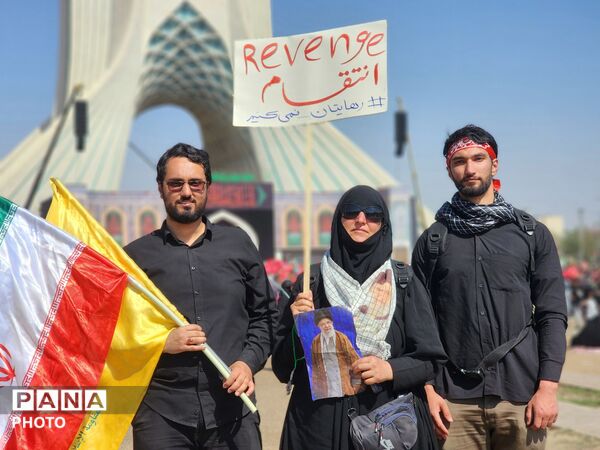 آخرین سلام یک ملت به رهبر شهید