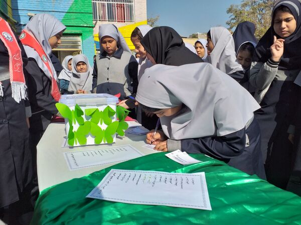 شور و شوق انتخابات شورای دانش آموزی در دبستان دخترانه میمنت زین اقلی