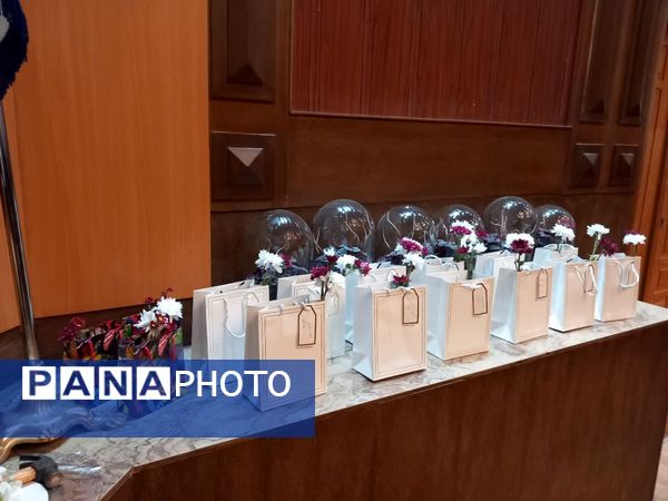 نواختن زنگ سپاس در فرهنگسرای آریو مصلی نژاد 