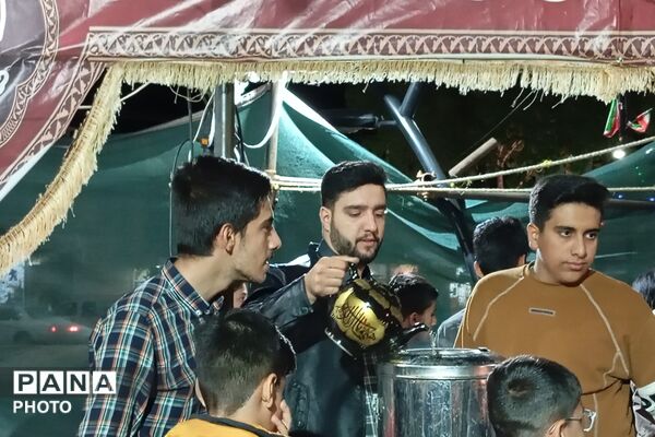 مردم بن میدان حماسه را خالی نمی‌کنند 