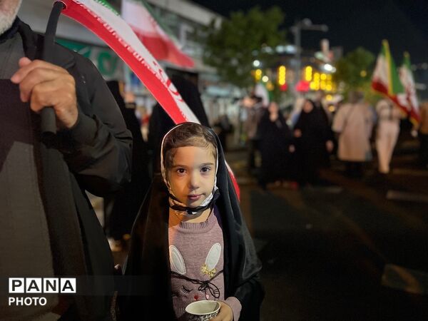 حضور کودکان انقلابی کرج در راهپیمایی‌های شبانه