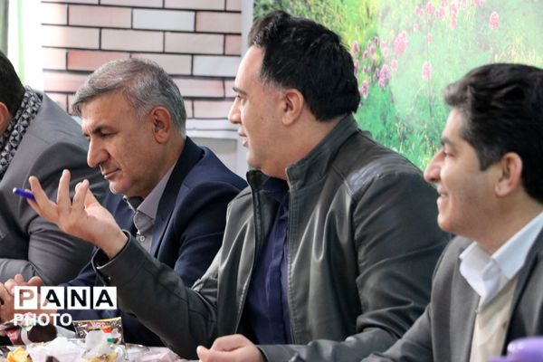 همایش مدیران کانون‌های فرهنگی‌تربیتی و اردوگاه‌های لرستان به میزبانی شهرستان دورود 