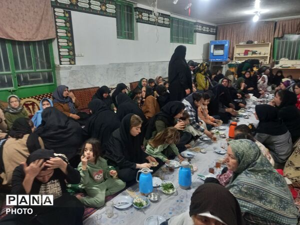  قرائت قرآن همزمان با اولین روز شهادت رهبر معظم انقلاب