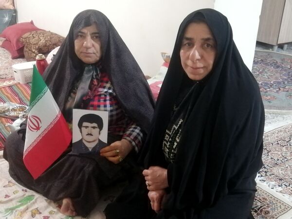 دیدار گروه جهادی شهید صمدی با خانواده شهید نیکدل