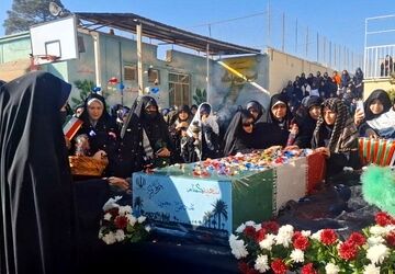 تشییع پرشکوه پیکر پاک شهید گمنام در مدرسه معراج