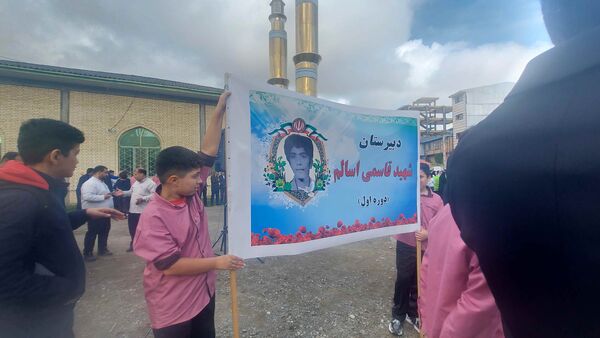 حضور پر شور نسل آینده در راهپیمایی روز دانش آموز 
