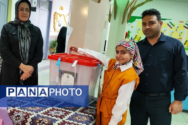 حضور پرشور مردم ولایت‌مدار مشهد در مرحله دوم چهاردهمین انتخابات ریاست‌جمهوری