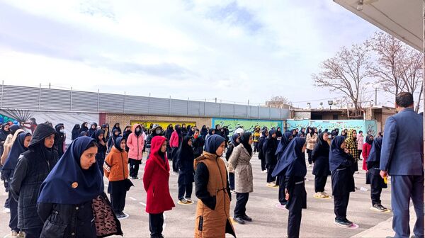 مانور زلزله در دبیرستان حضرت سکینه