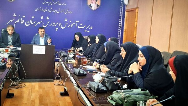 نشست بانوان ستادی با سرپرست آموزش و پرورش قائمشهر