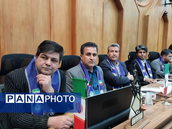 نشست هم‌اندیشی مسئولان سازمان دانش‌آموزی استان فارس روز اول