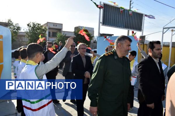 نواخته شدن زنگ انقلاب در مدرسه نمونه دولتی شهید علی آزادی خواه