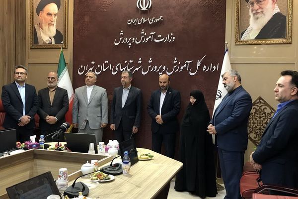 اهدای هدایای معلمین نمونه به نهضت مدرسه‌سازی، الگویی الهام‌بخش برای جامعه و سرمایه‌ای معنوی برای آینده آموزش کشور است