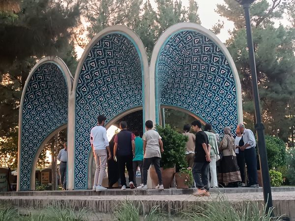 بازدید پسران دومیدانی کاران استان خراسان رضوی از آرامگاه عطار و خیام