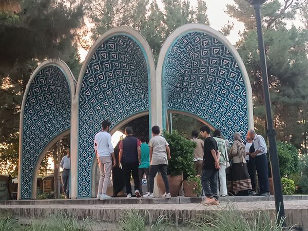 بازدید پسران دومیدانی کاران استان خراسان رضوی از آرامگاه عطار و خیام