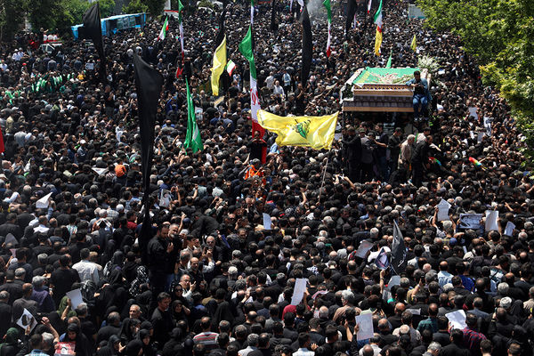 تشییع شهدای خدمت در تهران 