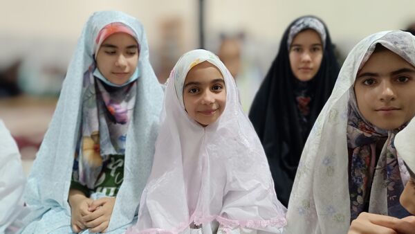 آیین معنوی اعتکاف دانش‌آموزان دختر مسجد سیدالشهدای یاسوج