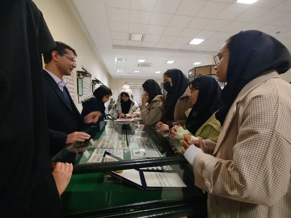 بازدید دانش آموزان دبیرستان نمونه اندیشه از موزه آرامگاه مدرس 