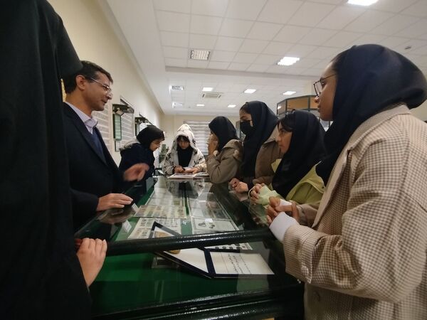 بازدید دانش آموزان دبیرستان نمونه اندیشه از موزه آرامگاه مدرس 