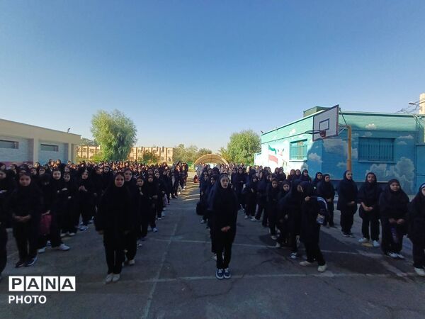 جشن آغاز سال تحصیلی در مدرسه شادروان ملوک زندی