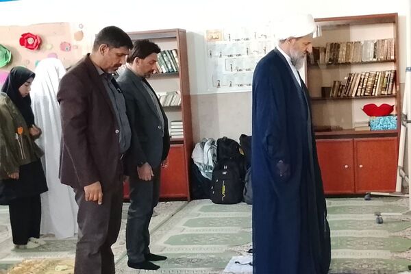 اجرای سومین نشست قرآنی در مدارس با حضور امام جمعه قرچک در دبیرستان شهدای محراب