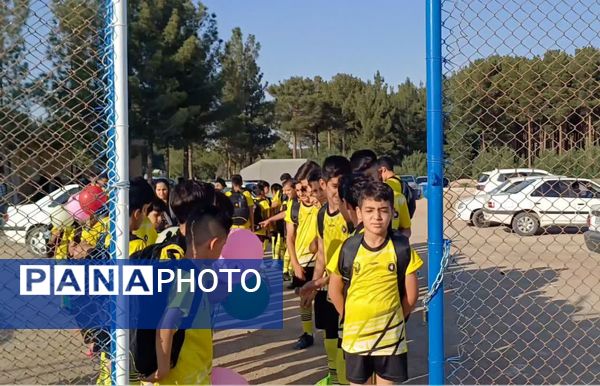 راه اندازی مدرسه فوتبال پسران باشگاه پر سیمرغ شهر حبیب آباد