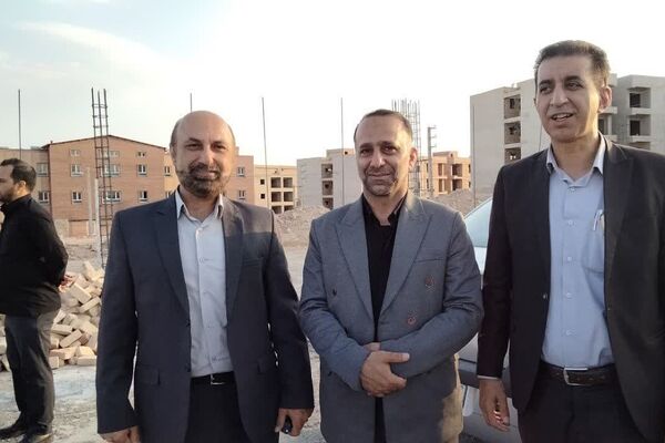 بازدید مسئولان با هدف بررسی نیازهای آموزشی از مدارس پیشوا