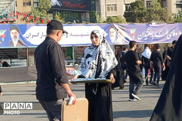 وداع آحاد مردم ایران با رهبر شهید در مصلی تهران