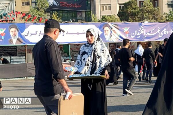 وداع آحاد مردم ایران با رهبر شهید در مصلی تهران