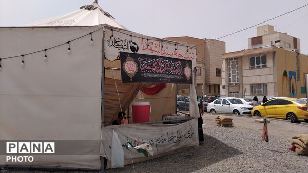 نسیم عشق در قم؛ میزبانی موکب ها از پیروان انقلاب