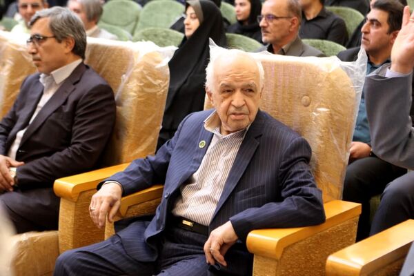 آیین کلنگ‌زنی ۱۶ مدرسه خیرساز در کاشان؛ مشارکت مردمی، حمایت دولتی