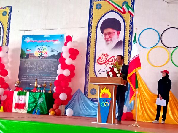 آغاز المپیاد ورزشی در دبیرستان شهید سلیمانی با مشعل امید و نمایش استعدادها
