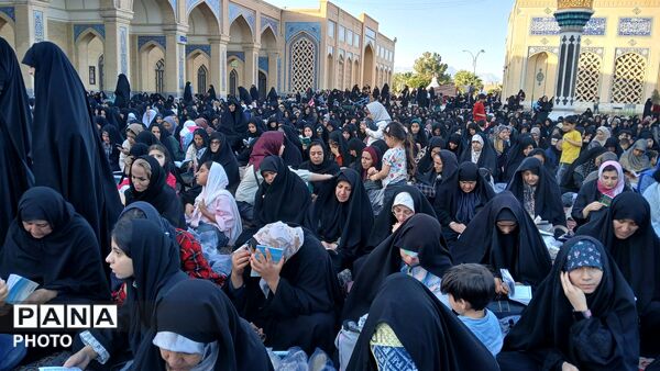 قرائت دعای عرفه در زیارتگاه شهید آیت الله مدرس