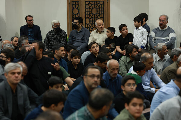 مراسم بزرگداشت شهیدان خدمت در دبیرستان متوسطه دوم امام صادق(ع)